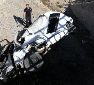 وفاة سائق أثناء سقوط سيارته من على الجسر