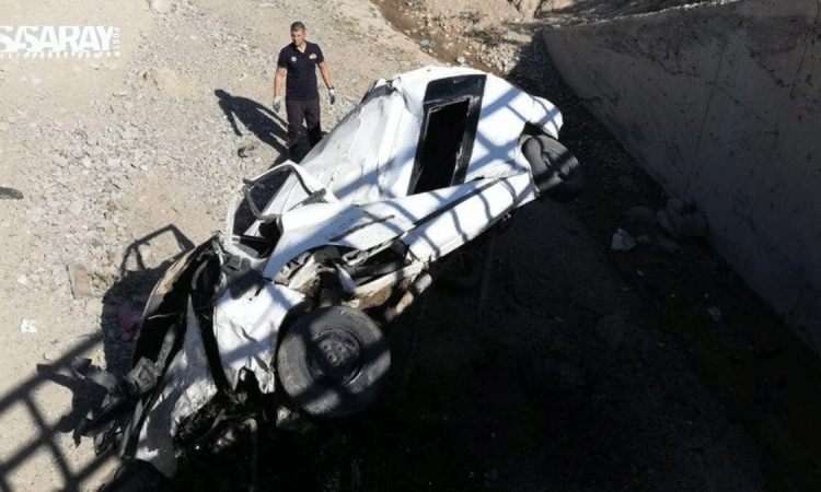 وفاة سائق أثناء سقوط سيارته من على الجسر