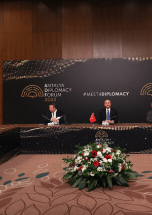 الاجتماع الثلاثي في انطاليا