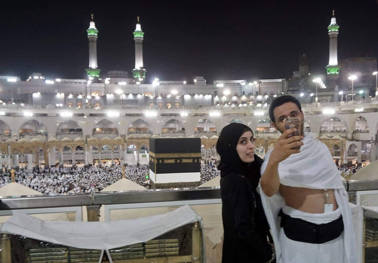 ماهي شروط السعودية لمنح المرأة تأشيرة العمرة بلا محرم؟