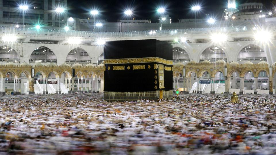 السعودية ترفع سقف الحج وتخفف قيود كوفيد